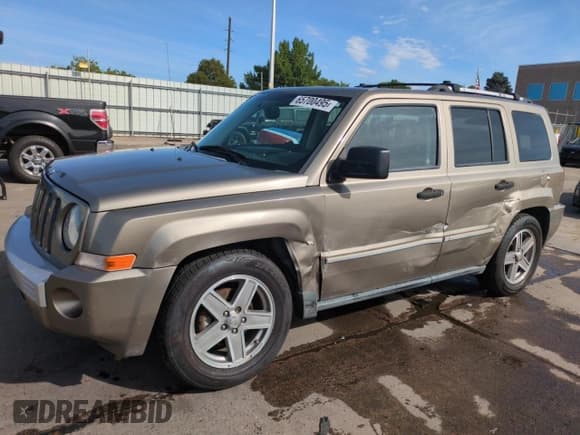 ✅ 2008 Jeep Patriot Limited • VIN: 1J8FF48W88D516600 • Lot: 65700495. Wystawiony na Copart z przebiegiem 160 860 mil. Bezpłatny archiwum sprzedaży aukcyjnych z USA i szczegółowy raport historii pojazdu na DreamBid. Zdjęcie 1.