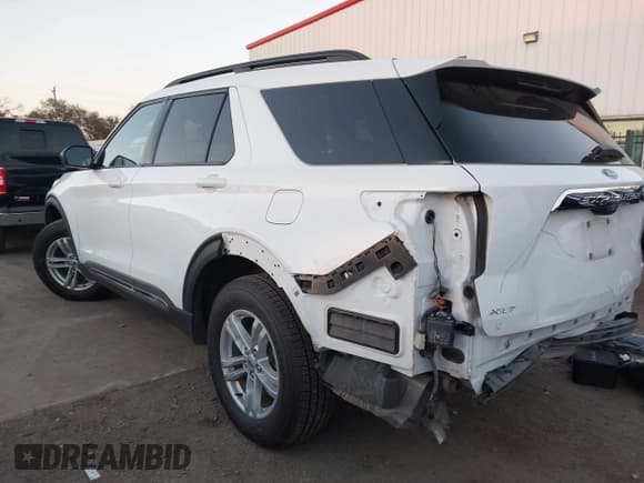 ✅ 2023 Ford Explorer XLT • VIN: 1FMSK8DH2PGB75512 • Lot: 43828683. Wystawiony na IAAI z przebiegiem 78 538 mil. Bezpłatny archiwum sprzedaży aukcyjnych z USA i szczegółowy raport historii pojazdu na DreamBid. Zdjęcie 3.