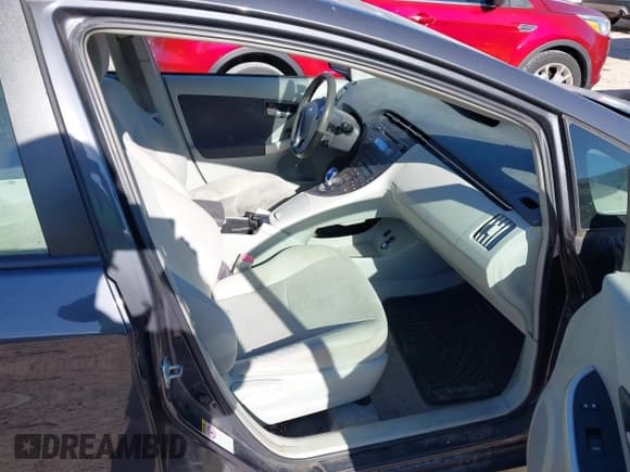 ✅ 2011 Toyota Prius III • VIN: JTDKN3DU5B5327668 • Лот: 43670349. Опубликован ранее на IAAI с пробегом 110 745 миль. Бесплатный доступ к архиву аукционных продаж из США и подробный отчёт об истории автомобиля на DreamBid. Изображение 5.