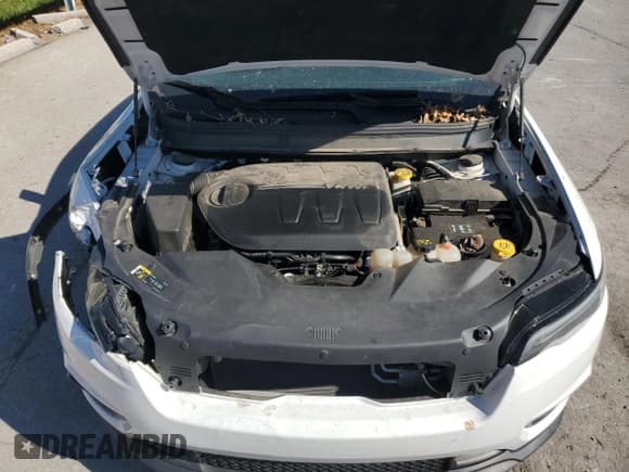 ✅ 2019 Jeep Cherokee Latitude • VIN: 1C4PJMCXXKD360013 • Lot: 86809815. Wystawiony na Copart z przebiegiem 111 518 mil. Bezpłatny archiwum sprzedaży aukcyjnych z USA i szczegółowy raport historii pojazdu na DreamBid. Zdjęcie 12.