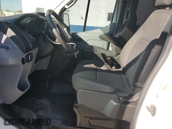 ✅ 2019 Ford Transit Passenger XL • VIN: 1FBAX2CM2KKA99488 • Lot: 71166995. Wystawiony na Copart z przebiegiem 136 593 mil. Bezpłatny archiwum sprzedaży aukcyjnych z USA i szczegółowy raport historii pojazdu na DreamBid. Zdjęcie 7.