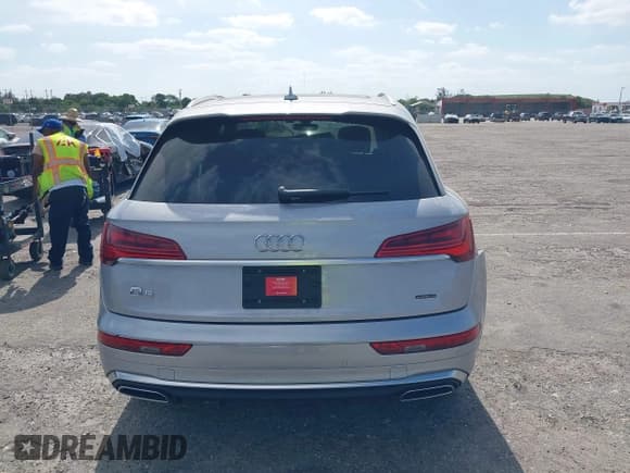 ✅ 2024 Audi Q5 S line Premium • VIN: WA1GAAFY9R2140669 • Лот: 42092210. Опубликован ранее на IAAI с пробегом 4 326 миль. Бесплатный доступ к архиву аукционных продаж из США и подробный отчёт об истории автомобиля на DreamBid. Изображение 17.