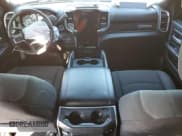 ✅ 2024 Ram 2500 Big Horn • VIN: 3C6UR5DL0RG252680 • Lot: 80583425. Wystawiony na Copart z przebiegiem 35 734 mil. Bezpłatny archiwum sprzedaży aukcyjnych z USA i szczegółowy raport historii pojazdu na DreamBid. Zdjęcie 8.