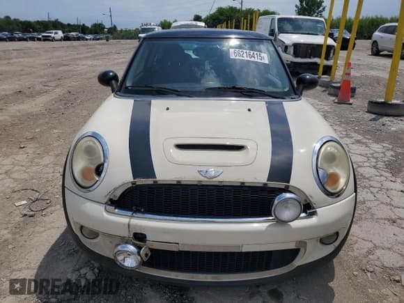 ✅ 2007 MINI Hardtop S • VIN: WMWMF735X7TV31390 • Lot: 66216415. Listed on Copart with 127,399 mi. Free auction sales archive from the USA and detailed vehicle history report at DreamBid. Image 5.