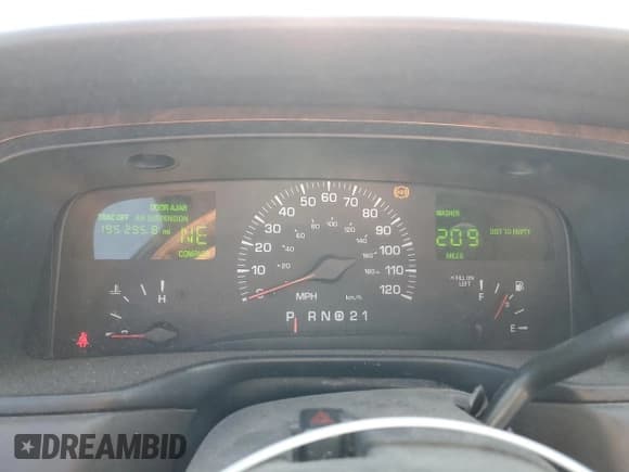 ✅ 2001 Lincoln Town Car Signature • VIN: 1LNHM82W21Y709177 • Lot: 70065225. Wystawiony na Copart z przebiegiem 195 295 mil. Bezpłatny archiwum sprzedaży aukcyjnych z USA i szczegółowy raport historii pojazdu na DreamBid. Zdjęcie 9.