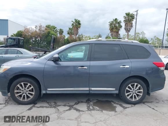 ✅ 2014 Nissan Pathfinder SV • VIN: 5N1AR2MM9EC625565 • Lot: 42137658. Listed on IAAI with 163,357 mi. Free auction sales archive from the USA and detailed vehicle history report at DreamBid. Image 14.