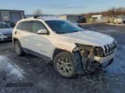 ✅ 2014 Jeep Cherokee Latitude • VIN: 1C4PJMCB1EW227590 • Lot: 94854455. Wystawiony na Copart z przebiegiem Nie podano. Bezpłatny archiwum sprzedaży aukcyjnych z USA i szczegółowy raport historii pojazdu na DreamBid. Zdjęcie 4.