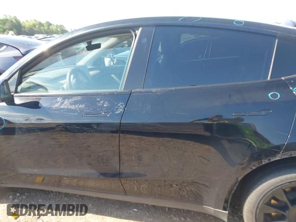 ✅ 2022 Tesla Model Y Long Range • VIN: 7SAYGDEE6NF385120 • Lot: 42194477. Wystawiony na IAAI z przebiegiem 42 201 mil. Bezpłatny archiwum sprzedaży aukcyjnych z USA i szczegółowy raport historii pojazdu na DreamBid. Zdjęcie 15.