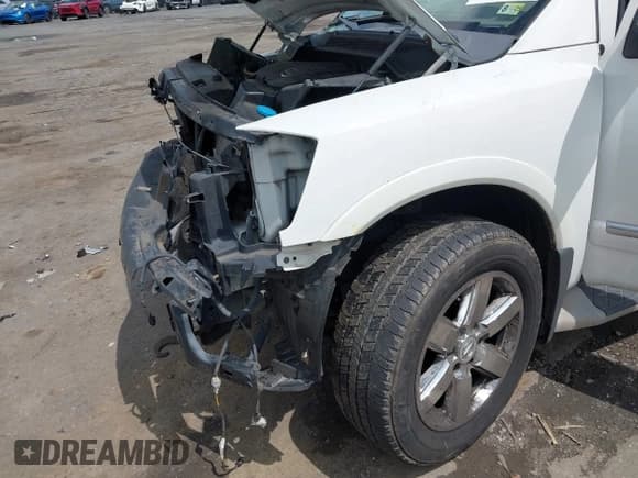 ✅ 2011 Nissan Armada Platinum • VIN: 5N1BA0NF1BN603981 • Lot: 42518673. Wystawiony na IAAI z przebiegiem 216 109 mil. Bezpłatny archiwum sprzedaży aukcyjnych z USA i szczegółowy raport historii pojazdu na DreamBid. Zdjęcie 6.