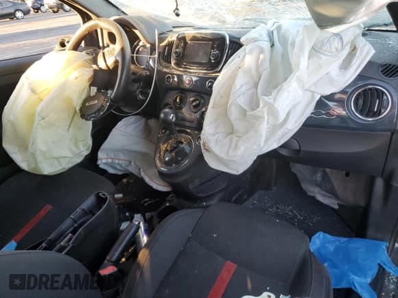 ✅ 2017 FIAT 500 Abarth • VIN: 3C3CFFJH5HT506199 • Lot: 79272934. Wystawiony na Copart z przebiegiem 99 999 mil. Bezpłatny archiwum sprzedaży aukcyjnych z USA i szczegółowy raport historii pojazdu na DreamBid. Zdjęcie 8.