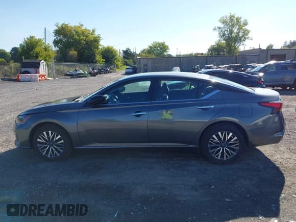 ✅ 2025 Nissan Altima SV • VIN: 1N4BL4DW2SN370996 • Лот: 43162535. Опубликован ранее на IAAI с пробегом 11 362 миль. Бесплатный доступ к архиву аукционных продаж из США и подробный отчёт об истории автомобиля на DreamBid. Изображение 15.