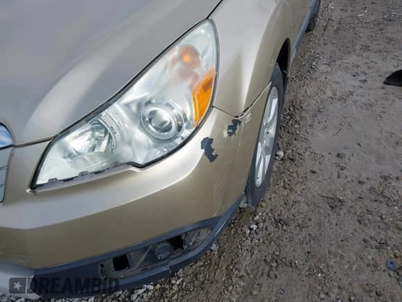 ✅ 2010 Subaru Outback Premium All-Weather Anniversary • VIN: 4S4BRBCC4A3348878 • Lot: 43819918. Listed on IAAI with 196,000 mi. Free auction sales archive from the USA and detailed vehicle history report at DreamBid. Image 14.