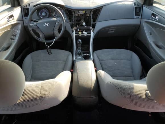 2013 Hyundai Sonata GLS z VIN 5NPEB4AC2DH605386, wystawiony jako Copart lot #82720875 z przebiegiem 162 270 mil mil oraz Czysty tytuł • Clean title. Historia ofert i sprzedaży dostępna na DreamBid. Obrazek 8.