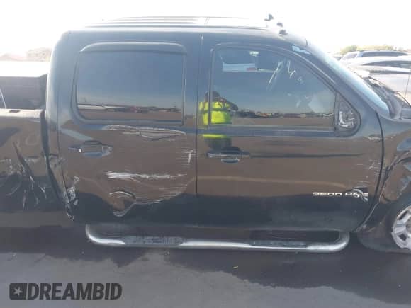 2008 Chevrolet Silverado 3500HD SRW LTZ с VIN 1GCHK33648F175777, выставлен на аукционе IAAI как лот 40854741 с пробегом 240 445 миль миль и . История ставок и продаж доступна на DreamBid. Изображение 13.