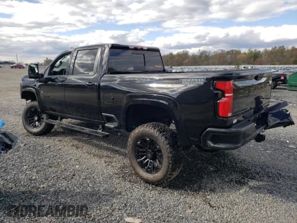 ✅ 2025 Chevrolet Silverado 2500HD LTZ • VIN: 2GC4KPE71S1211032 • Lot: 86865925. Wystawiony na Copart z przebiegiem 1 698 mil. Bezpłatny archiwum sprzedaży aukcyjnych z USA i szczegółowy raport historii pojazdu na DreamBid. Zdjęcie 2.