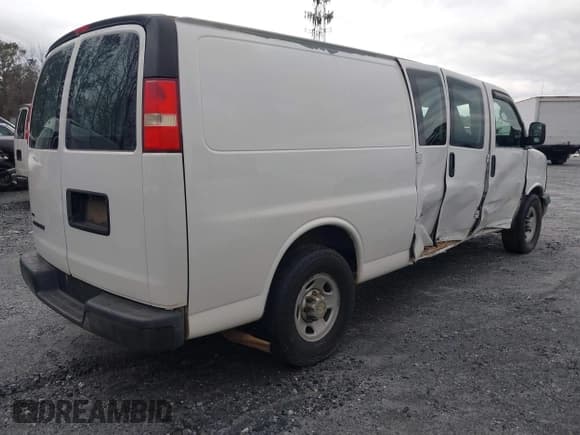 ✅ 2011 Chevrolet Express Cargo • VIN: 1GCWGGBA5B1187348 • Lot: 41684458. Listed on IAAI with 456,926 mi. Free auction sales archive from the USA and detailed vehicle history report at DreamBid. Image 4.