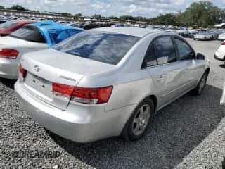 2006 Hyundai Sonata GLS с VIN KMHEU46C76A147417, выставлен на аукционе Copart как лот 74259444 с пробегом Не указан миль и Списание • Salvage title. История ставок и продаж доступна на DreamBid. Изображение 3.