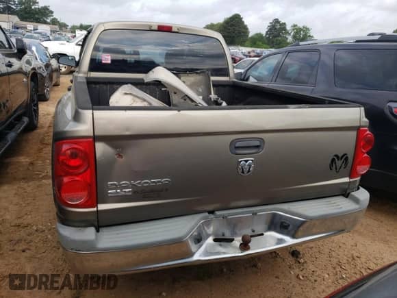 2006 Dodge Dakota SLT с VIN 1D7HE48K76S635382, выставлен на аукционе Copart как лот 53632235 с пробегом 155 750 миль миль и Списание • Salvage title. История ставок и продаж доступна на DreamBid. Изображение 6.