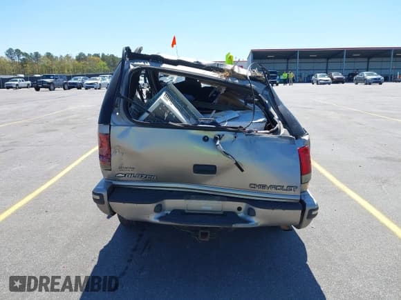 ✅ 1999 Chevrolet Blazer Trailblazer • VIN: 1GNDT13W4X2162282 • Lot: 41863705. Wystawiony na IAAI z przebiegiem 220 358 mil. Bezpłatny archiwum sprzedaży aukcyjnych z USA i szczegółowy raport historii pojazdu na DreamBid. Zdjęcie 11.