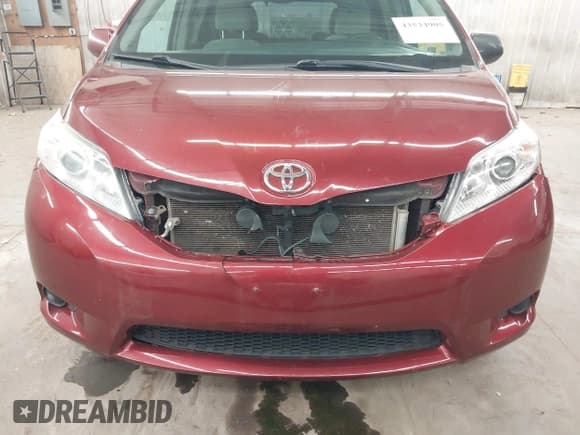 ✅ 2015 Toyota Sienna LE • VIN: 5TDKK3DC8FS552733 • Lot: 43534905. Listed on IAAI with 223,097 mi. Free auction sales archive from the USA and detailed vehicle history report at DreamBid. Image 6.