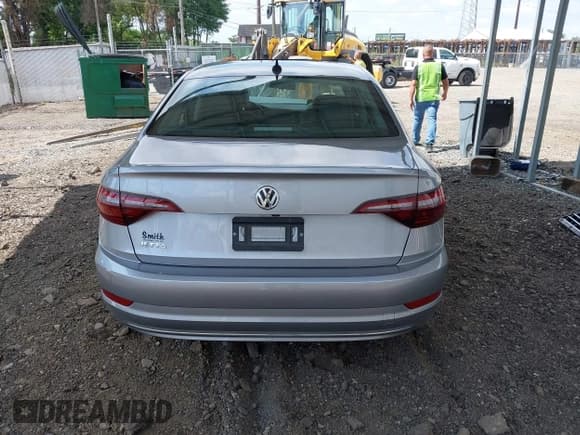 ✅ 2020 Volkswagen Jetta S • VIN: 3VWCB7BU2LM055953 • Lot: 42982847. Wystawiony na IAAI z przebiegiem 25 695 mil. Bezpłatny archiwum sprzedaży aukcyjnych z USA i szczegółowy raport historii pojazdu na DreamBid. Zdjęcie 17.