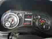 2019 Ram 1500 Big Horn z VIN 1C6SRFFTXKN663298, wystawiony jako Copart lot #67777955 z przebiegiem 82 644 mil mil oraz Szkoda całkowita • Salvage title. Historia ofert i sprzedaży dostępna na DreamBid. Obrazek 9.