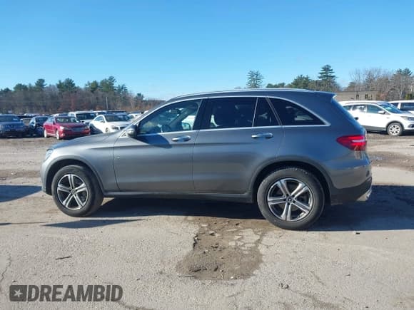 ✅ 2019 Mercedes-Benz GLC 300 • VIN: WDC0G4KB7KF569309 • Lot: 43786735. Wystawiony na IAAI z przebiegiem 175 695 mil. Bezpłatny archiwum sprzedaży aukcyjnych z USA i szczegółowy raport historii pojazdu na DreamBid. Zdjęcie 14.