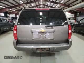 2014 Chevrolet Suburban LTZ z VIN 1GNSKKE78ER127397, wystawiony jako Copart lot #89510285 z przebiegiem 237 461 mil mil oraz Czysty tytuł • Clean title. Historia ofert i sprzedaży dostępna na DreamBid. Obrazek 6.