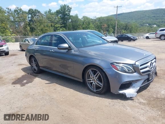 ✅ 2019 Mercedes-Benz E 300 • VIN: WDDZF4KB0KA598346 • Lot: 42905146. Listed on IAAI with 69,876 mi. Free auction sales archive from the USA and detailed vehicle history report at DreamBid. Image 1.