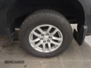 ✅ 2019 Chevrolet Silverado 1500 LT • VIN: 1GCPYDEK5KZ313049 • Lot: 43331946. Wystawiony na IAAI z przebiegiem 117 547 mil. Bezpłatny archiwum sprzedaży aukcyjnych z USA i szczegółowy raport historii pojazdu na DreamBid. Zdjęcie 12.