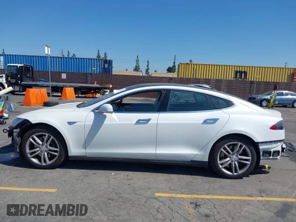 ✅ 2015 Tesla Model S 85 • VIN: 5YJSA1H12FFP75919 • Lot: 42652321. Listed on IAAI with 188,865 mi. Free auction sales archive from the USA and detailed vehicle history report at DreamBid. Image 15.