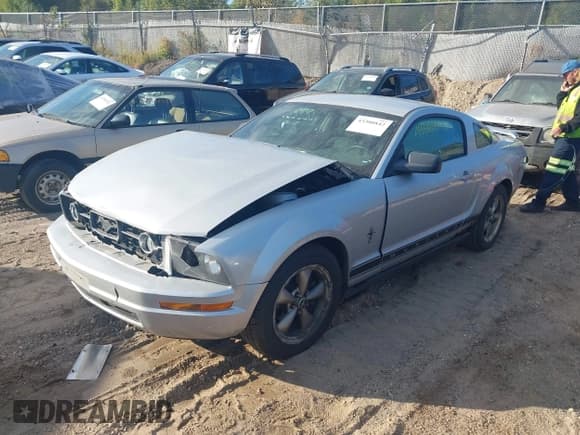 ✅ 2006 Ford Mustang Standard • VIN: 1ZVFT80N765250551 • Lot: 43380842. Listed on IAAI with 221,230 mi. Free auction sales archive from the USA and detailed vehicle history report at DreamBid. Image 2.