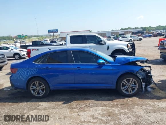 ✅ 2024 Volkswagen Jetta SE • VIN: 3VWEM7BU8RM077175 • Лот: 42531164. Опубликован ранее на IAAI с пробегом 11 602 миль. Бесплатный доступ к архиву аукционных продаж из США и подробный отчёт об истории автомобиля на DreamBid. Изображение 13.