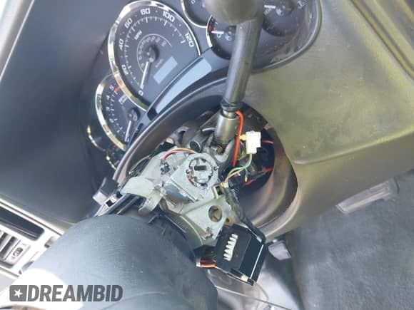 ✅ 2003 Chevrolet Silverado 1500 LS • VIN: 2GCEC19V931101936 • Lot: 43388856. Wystawiony na IAAI z przebiegiem 154 950 mil mil. Skorzystaj z bezpłatnego archiwum sprzedaży aukcyjnych z USA i zobacz szczegółowy raport historii pojazdu na DreamBid. Zdjęcie 6.