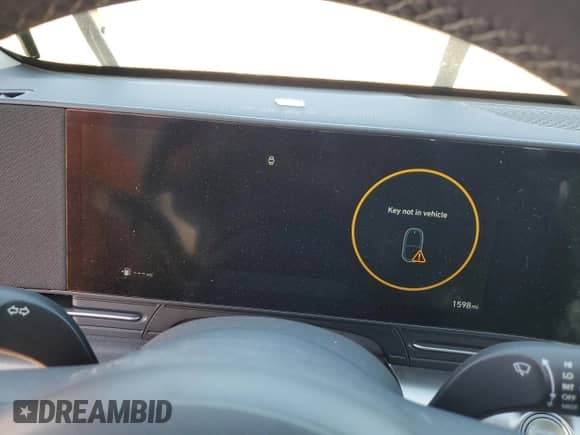 2024 Hyundai Kona Limited with VIN KM8HE3A30RU161268, listed as a Copart auction lot 77844404 with 1,598 mi miles and Salvage title. Bid and sale history available at DreamBid. Image 9.