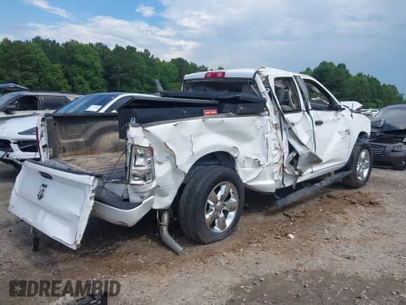 2018 Ram 1500 Tradesman z VIN 1C6RR6FG6JS325124, wystawiony jako IAAI lot #42486455 z przebiegiem Nie podano mil oraz . Historia ofert i sprzedaży dostępna na DreamBid. Obrazek 4.