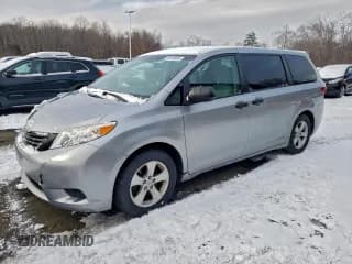 ✅ 2017 Toyota Sienna L • VIN: 5TDZZ3DC1HS780988 • Lot: 95133605. Listed on Copart with 67,685 mi. Free auction sales archive from the USA and detailed vehicle history report at DreamBid. Image 1.