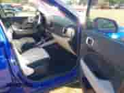 ✅ 2022 Hyundai Venue SEL • VIN: KMHRC8A30NU178265 • Lot: 43317179. Wystawiony na IAAI z przebiegiem 31 971 mil. Bezpłatny archiwum sprzedaży aukcyjnych z USA i szczegółowy raport historii pojazdu na DreamBid. Zdjęcie 5.