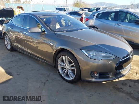 ✅ 2015 Tesla Model S 85D • VIN: 5YJSA1H29FF085139 • Лот: 43828349. Опубликован ранее на IAAI с пробегом 143 212 миль. Бесплатный доступ к архиву аукционных продаж из США и подробный отчёт об истории автомобиля на DreamBid. Изображение 1.