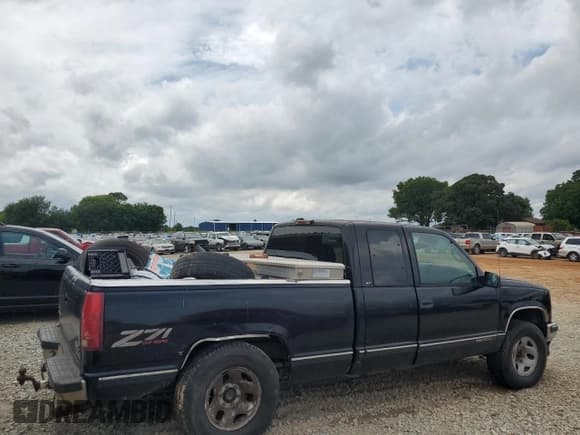 ✅ 1998 GMC Sierra 1500 • VIN: 1GTEK19R1WR500406 • Лот: 59254225. Опубликован ранее на Copart с пробегом 271 184 миль. Бесплатный доступ к архиву аукционных продаж из США и подробный отчёт об истории автомобиля на DreamBid. Изображение 3.