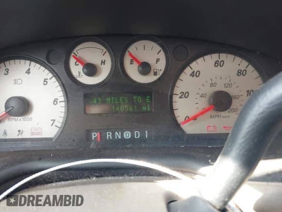 ✅ 2005 Mercury Sable GS • VIN: 1MEFM50245A628592 • Lot: 42747247. Wystawiony na IAAI z przebiegiem 140 561 mil. Bezpłatny archiwum sprzedaży aukcyjnych z USA i szczegółowy raport historii pojazdu na DreamBid. Zdjęcie 7.