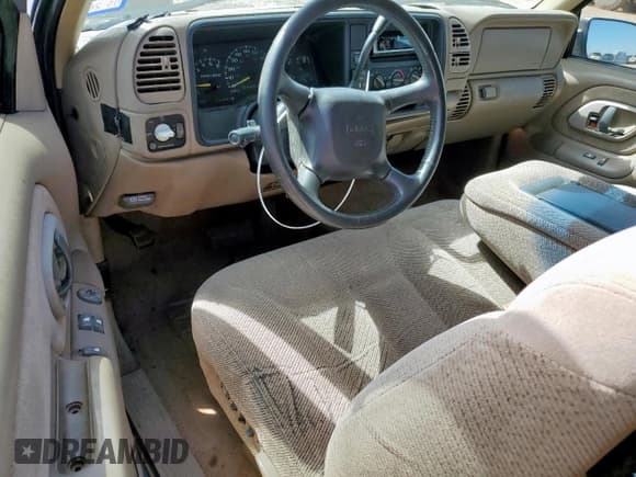 ✅ 1998 GMC Sierra 1500 • VIN: 2GTEC19R1W1548297 • Lot: 81727085. Wystawiony na Copart z przebiegiem 180 906 mil. Bezpłatny archiwum sprzedaży aukcyjnych z USA i szczegółowy raport historii pojazdu na DreamBid. Zdjęcie 8.