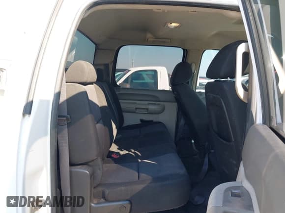 ✅ 2011 Chevrolet Silverado 2500HD • VIN: 1GB1KVCG6BF126811 • Lot: 43367531. Listed on IAAI with 303,285 mi. Free auction sales archive from the USA and detailed vehicle history report at DreamBid. Image 8.