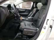 ✅ 2024 Volvo XC40 Plus Bright Theme • VIN: YV4L12UE7R2262639 • Лот: 93343875. Опубликован ранее на Copart с пробегом 9 325 миль. Бесплатный доступ к архиву аукционных продаж из США и подробный отчёт об истории автомобиля на DreamBid. Изображение 7.