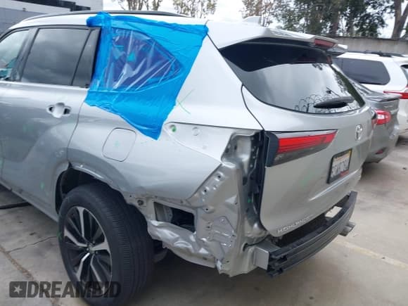 ✅ 2021 Toyota Highlander XSE • VIN: 5TDJZRAH1MS033062 • Lot: 43450522. Listed on IAAI with 39,606 mi. Free auction sales archive from the USA and detailed vehicle history report at DreamBid. Image 3.