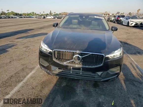 ✅ 2019 Volvo XC60 Momentum • VIN: LYV102DK4KB224549 • Lot: 70190615. Listed on Copart with 52,913 mi. Free auction sales archive from the USA and detailed vehicle history report at DreamBid. Image 14.