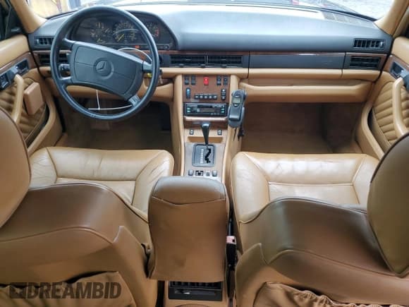 ✅ 1990 Mercedes-Benz 560 • VIN: WDBCA39E7LA504486 • Lot: 62374765. Wystawiony na Copart z przebiegiem 112 165 mil. Bezpłatny archiwum sprzedaży aukcyjnych z USA i szczegółowy raport historii pojazdu na DreamBid. Zdjęcie 8.