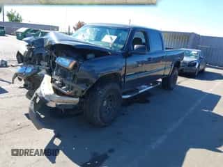 2003 Chevrolet Silverado 2500HD LS z VIN 1GCHK23U73F167710, wystawiony jako IAAI lot #43496838 z przebiegiem 270 504 mil mil oraz . Historia ofert i sprzedaży dostępna na DreamBid. Obrazek 2.