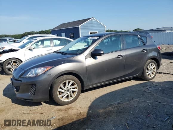 ✅ 2013 Mazda 3 i Touring • VIN: JM1BL1LP2D1775124 • Лот: 66806315. Опубликован ранее на Copart с пробегом 261 009 миль. Бесплатный доступ к архиву аукционных продаж из США и подробный отчёт об истории автомобиля на DreamBid. Изображение 1.