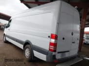 ✅ 2015 Mercedes-Benz Sprinter Cargo EXT • VIN: WD3PE8DBXFP136415 • Lot: 43326501. Wystawiony na IAAI z przebiegiem 245 622 mil. Bezpłatny archiwum sprzedaży aukcyjnych z USA i szczegółowy raport historii pojazdu na DreamBid. Zdjęcie 3.